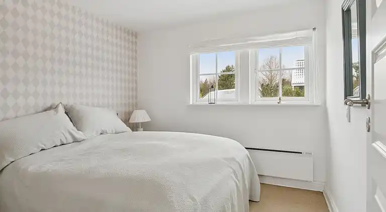 Lys og rummelig sommerhus nær Vejby Strand