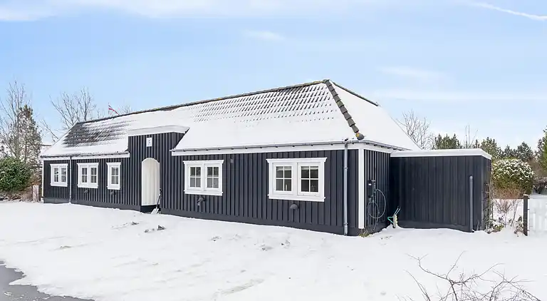 Lys og rummelig sommerhus nær Vejby Strand