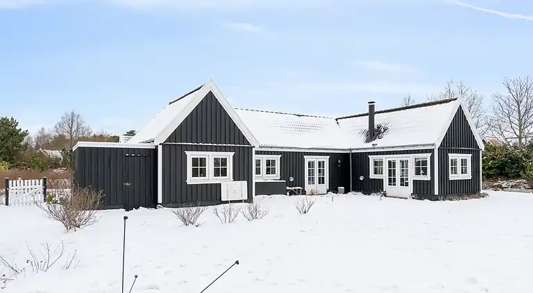Lys og rummelig sommerhus nær Vejby Strand