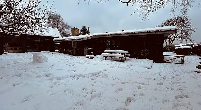 Charmerende og hyggeligt sommerhus