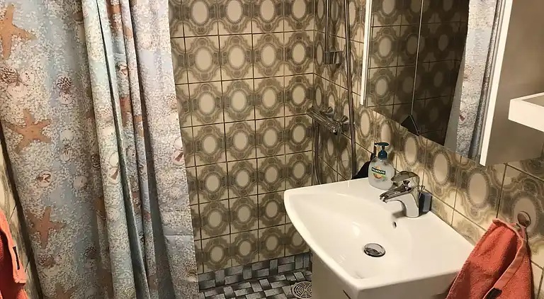 Hyggeligt sommerhus, kun 150 meter fra vandet.