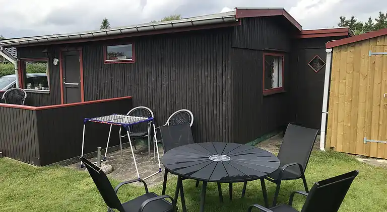 Hyggeligt sommerhus, kun 150 meter fra vandet.