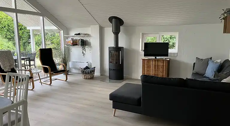 Dejligt feriehus -  350 mfra Høll Strand