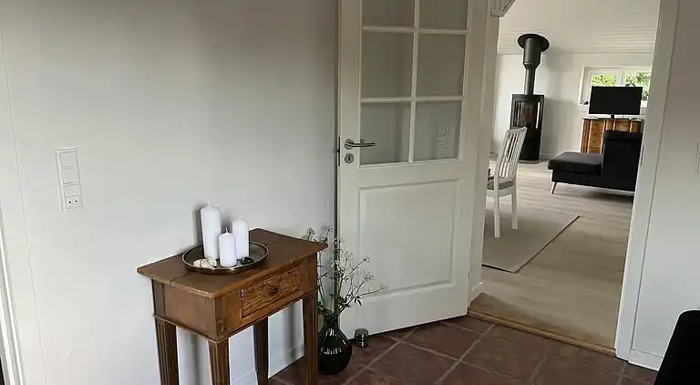 Dejligt feriehus -  350 mfra Høll Strand