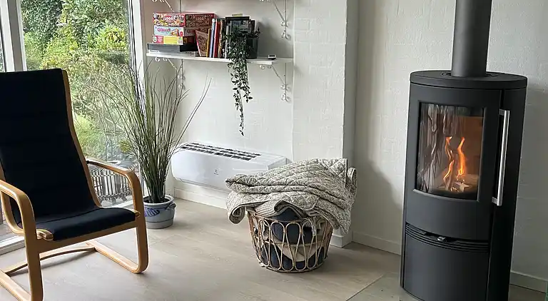 Dejligt feriehus -  350 mfra Høll Strand