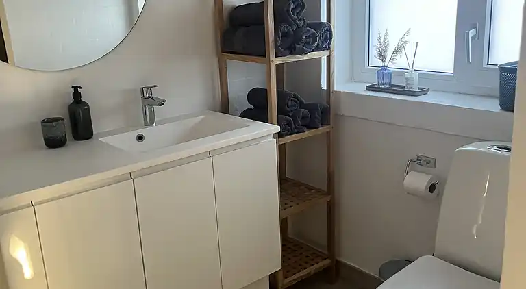 Dejligt feriehus -  350 mfra Høll Strand