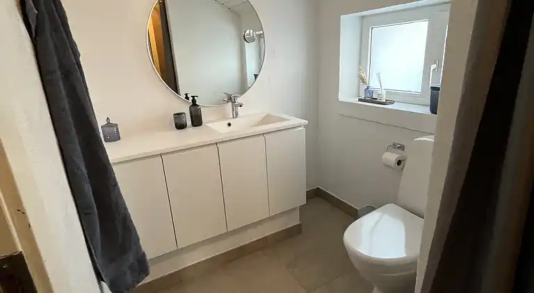 Dejligt feriehus -  350 mfra Høll Strand