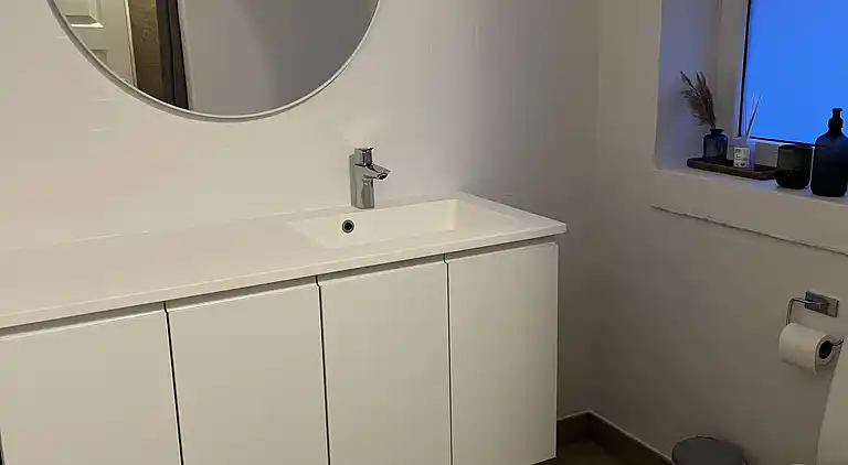 Dejligt feriehus -  350 mfra Høll Strand