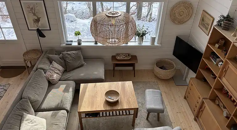 Moderne sommerhus med vildmarksbad og nær vandet