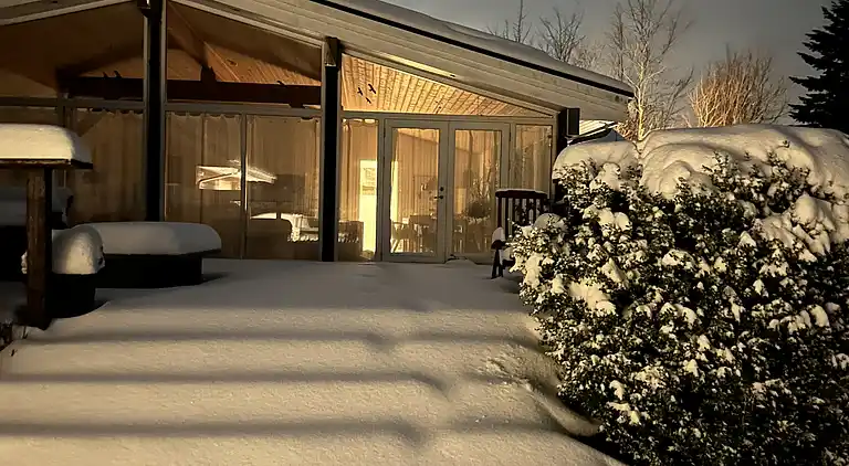 Stort sommerhus tæt på strand og natur