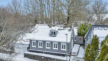 Stemningsfuldt feriehus med spabad og have