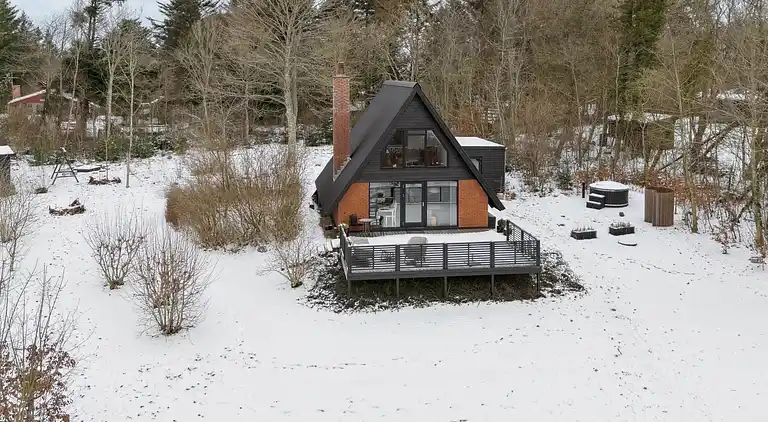 Sommerhus tæt på strand og Limfjorden