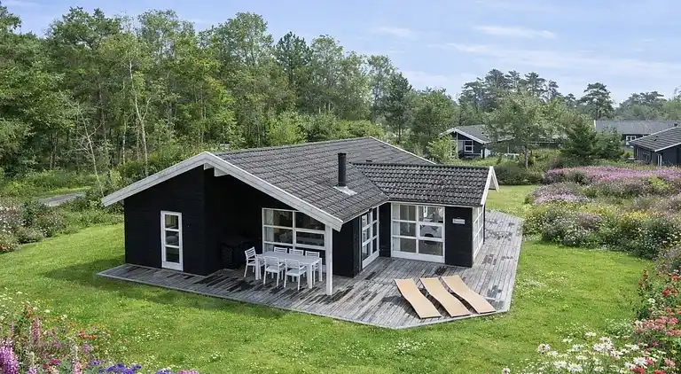 Lækkert sommerhus tæt på fantastisk badestrand