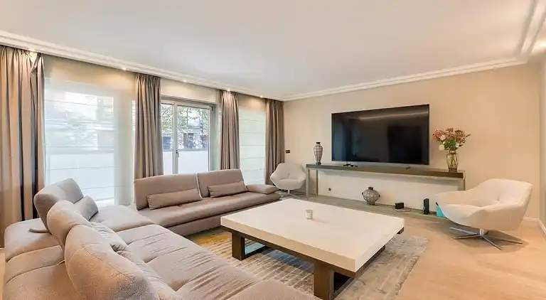 Prestigious 5BR Avenue Foch Home - Arc de Triomphe