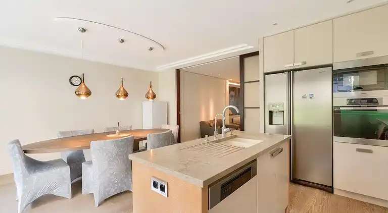 Prestigious 5BR Avenue Foch Home - Arc de Triomphe