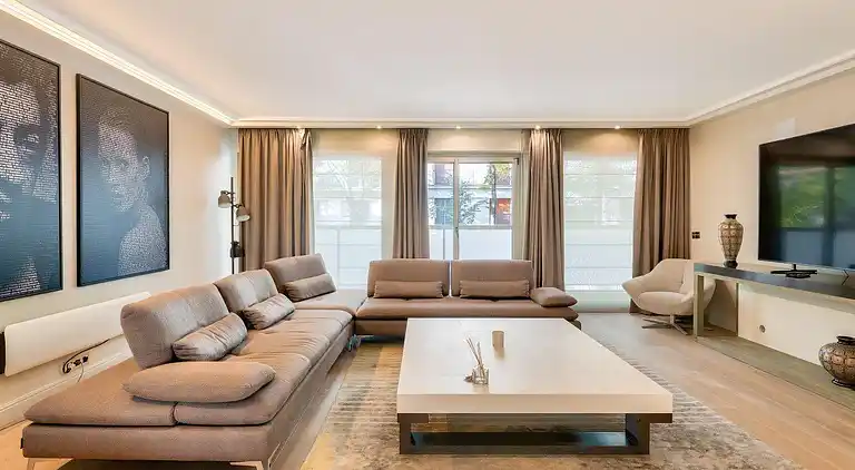 Prestigious 5BR Avenue Foch Home - Arc de Triomphe