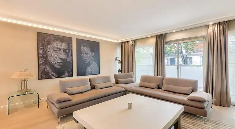 Prestigious 5BR Avenue Foch Home - Arc de Triomphe