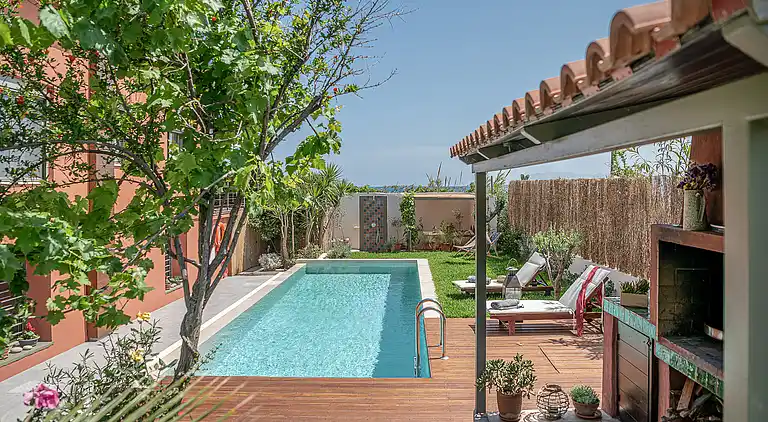 "The House By The Sea" beachfront villa with pool up 9 pers.