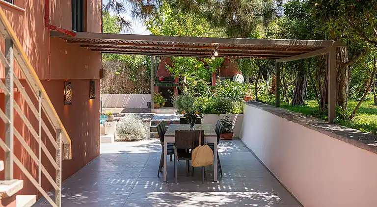 "The House By The Sea" beachfront villa with pool up 9 pers.