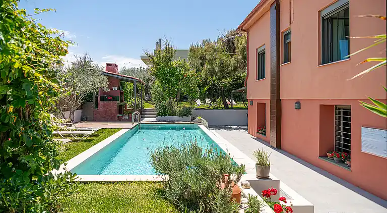 "The House By The Sea" beachfront villa with pool up 9 pers.