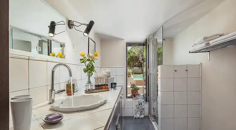 "The House By The Sea" beachfront villa with pool up 9 pers.