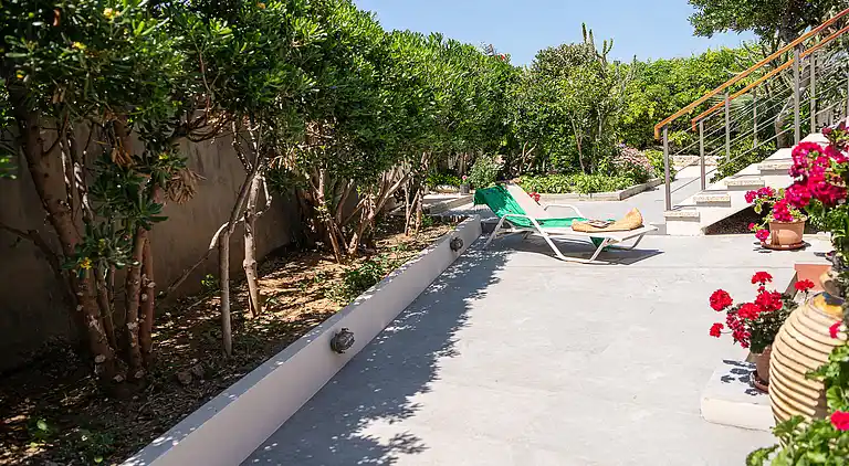 "The House By The Sea" beachfront villa with pool up 9 pers.