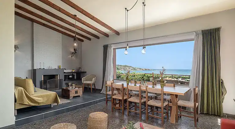 "The House By The Sea" beachfront villa with pool up 9 pers.