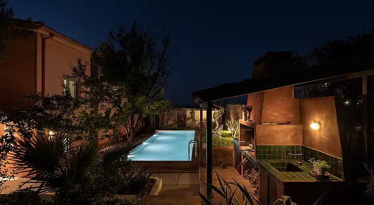 "The House By The Sea" beachfront villa with pool up 9 pers.