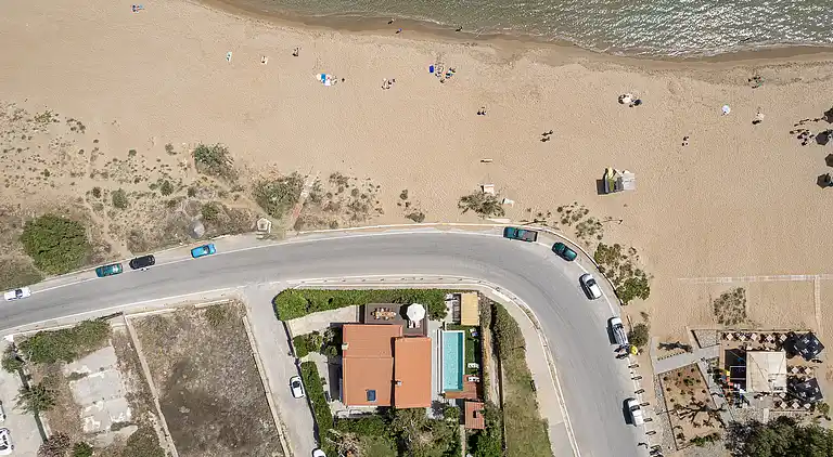 "The House By The Sea" beachfront villa with pool up 9 pers.