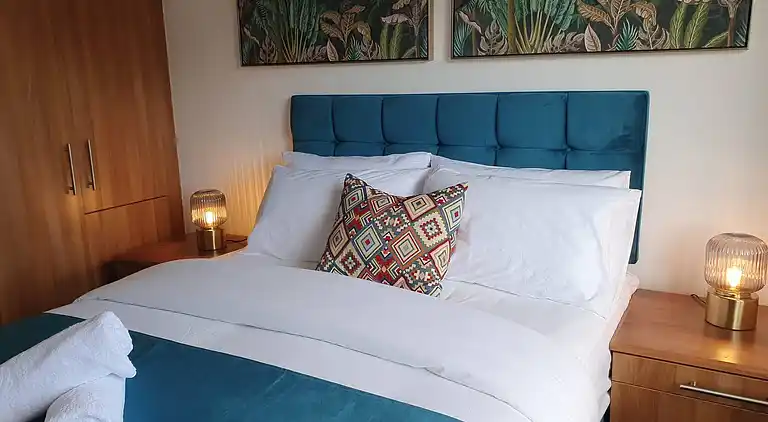 Geräumiges 3BR in Swinton - WLAN, Schreibtisch, Garten und