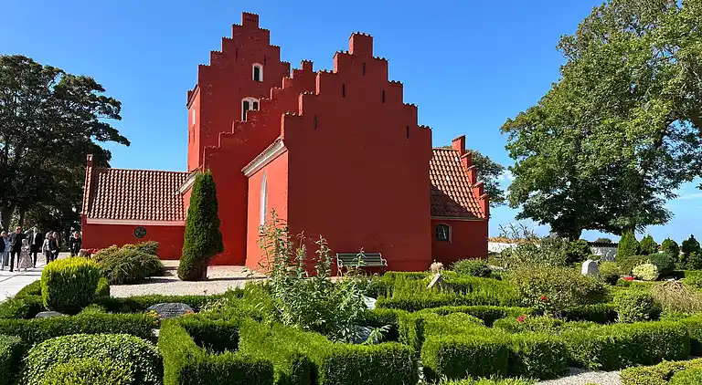Hyggeligt sommerhus med havudsigt