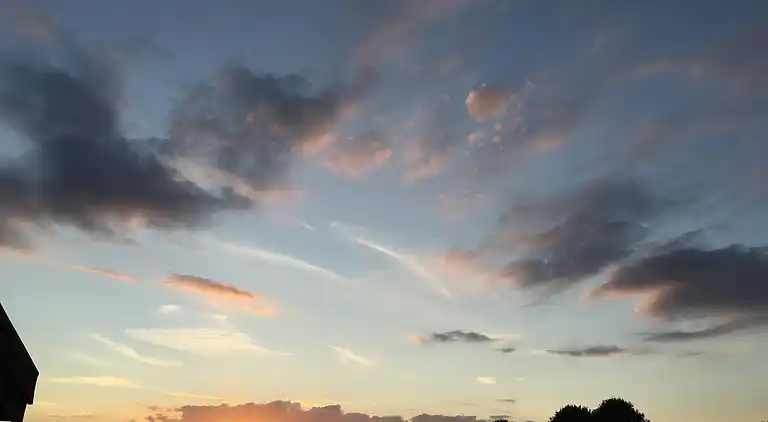 Hyggeligt sommerhus med havudsigt