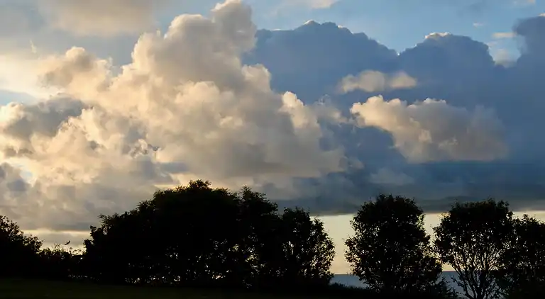 Hyggeligt sommerhus med havudsigt
