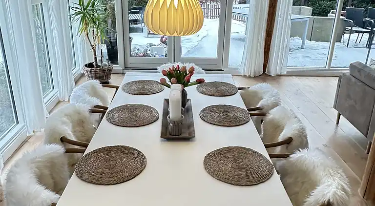 Stort sommerhus tæt på strand og natur