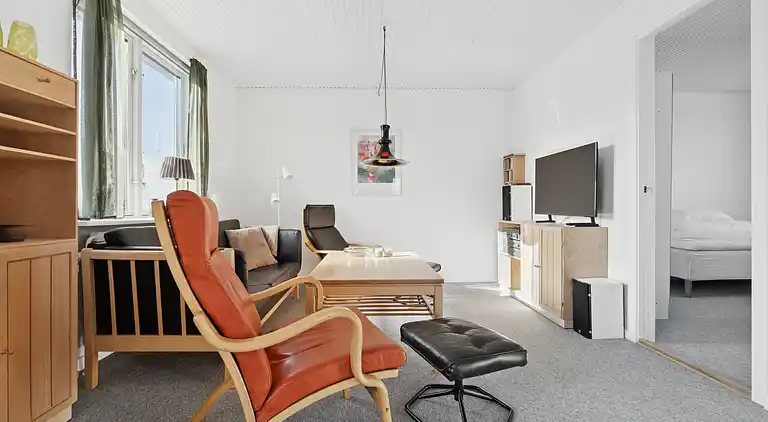 Centraltbeliggende byhus med havn- og havudsigt.