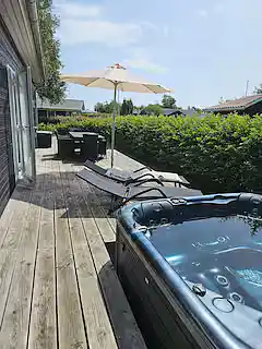 Schönes neues Ferienhaus mit aussen whirlpool