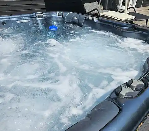 Schönes neues Ferienhaus mit aussen whirlpool