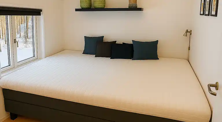 Idyllisk sommerhus midt i naturen på naturgrund