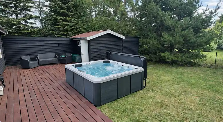 Neu renoviertes Ferienhaus mit Außenwhirlpool