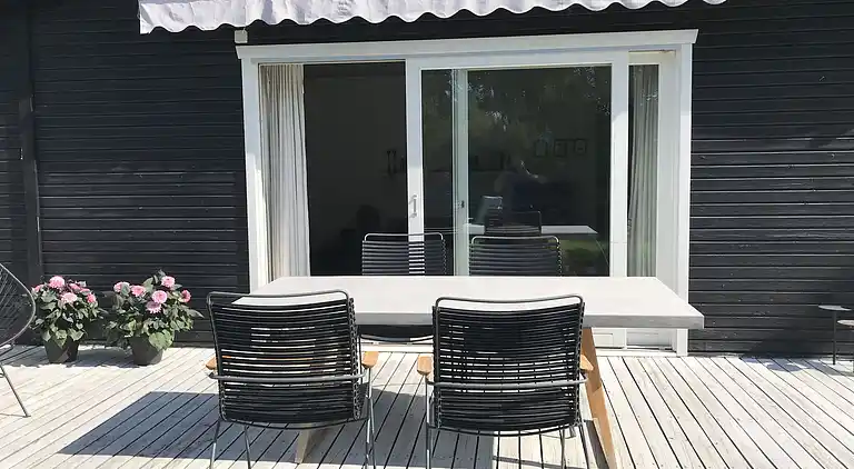 Hyggeligt sommerhus med skøn terrasse