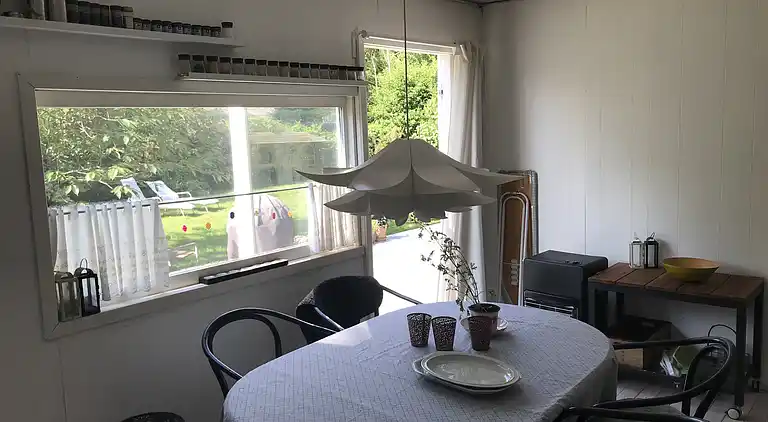 Hyggeligt sommerhus med skøn terrasse