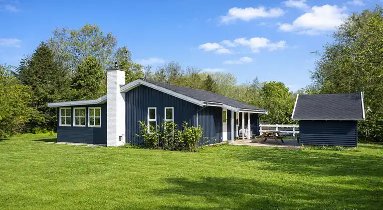 Hyggeligt sommerhus på Langeland – 300 m til hav