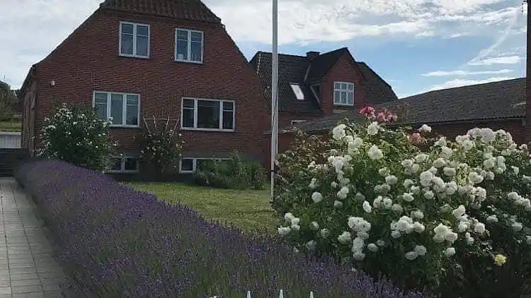 Unik villa med havneudsigt