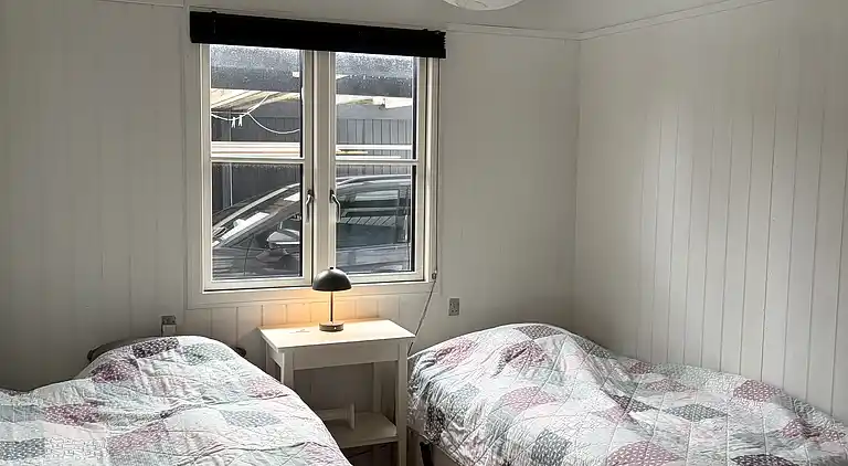 Strandnært hyggeligt sommerhus med vildmarksbad