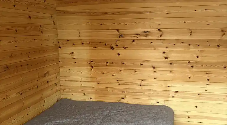 Strandnært hyggeligt sommerhus med vildmarksbad