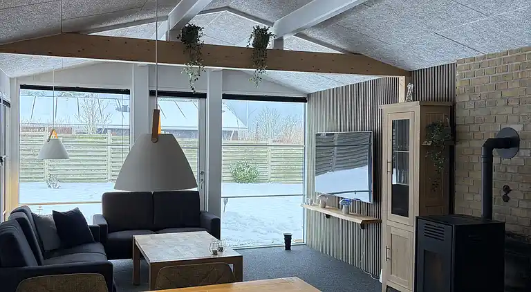 Strandnært hyggeligt sommerhus med vildmarksbad