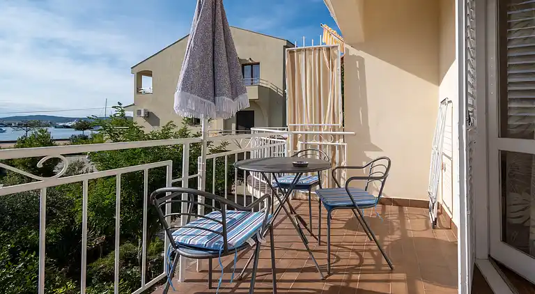 1-Zimmer-Ferienwohnung mit Terrasse und Meerblick Sukosan,