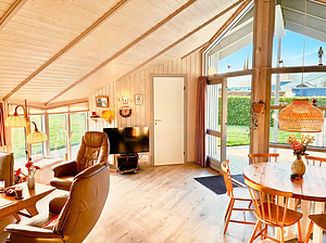 Familjehus i lugnt läge vid vattnet