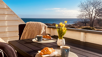 Nyd havudsigt & klipper – 50m fra havet i Sandvig