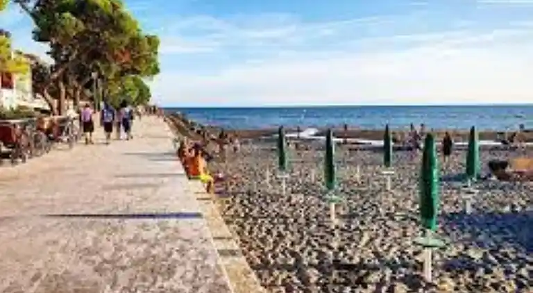 Lovely private garden apartment for four in Grado